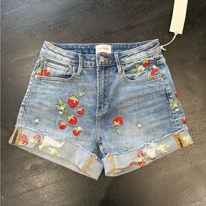 🆕🌾🍓Driftwood🍓🌾Frannie Strawberry Fields Embroidered Denim Shorts Size 25